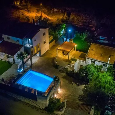 Villa Luxury Vitam In Imotski, Private Pool (adults Only)
